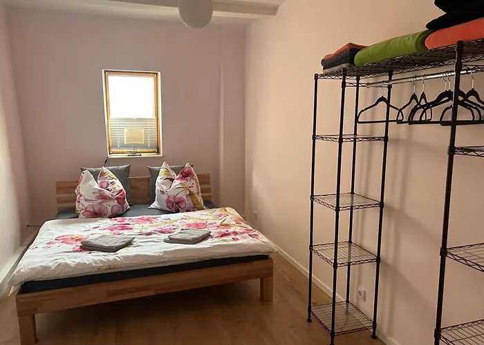 Schoene Neue 4 Mit Sued-balkon Bis 8 Personen 萨勒河畔瑙姆堡