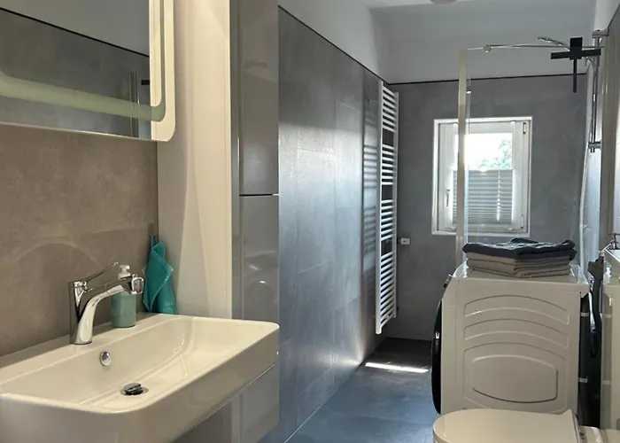 Schoene Neue 4 Mit Sued-balkon Bis 8 Personen Apartman Naumburg